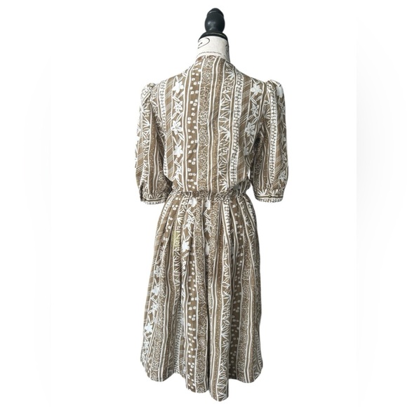 Vintage The Wilroy Traveller NY Elegant Tan Patterned Dress size 8 - Picture 4 of 15